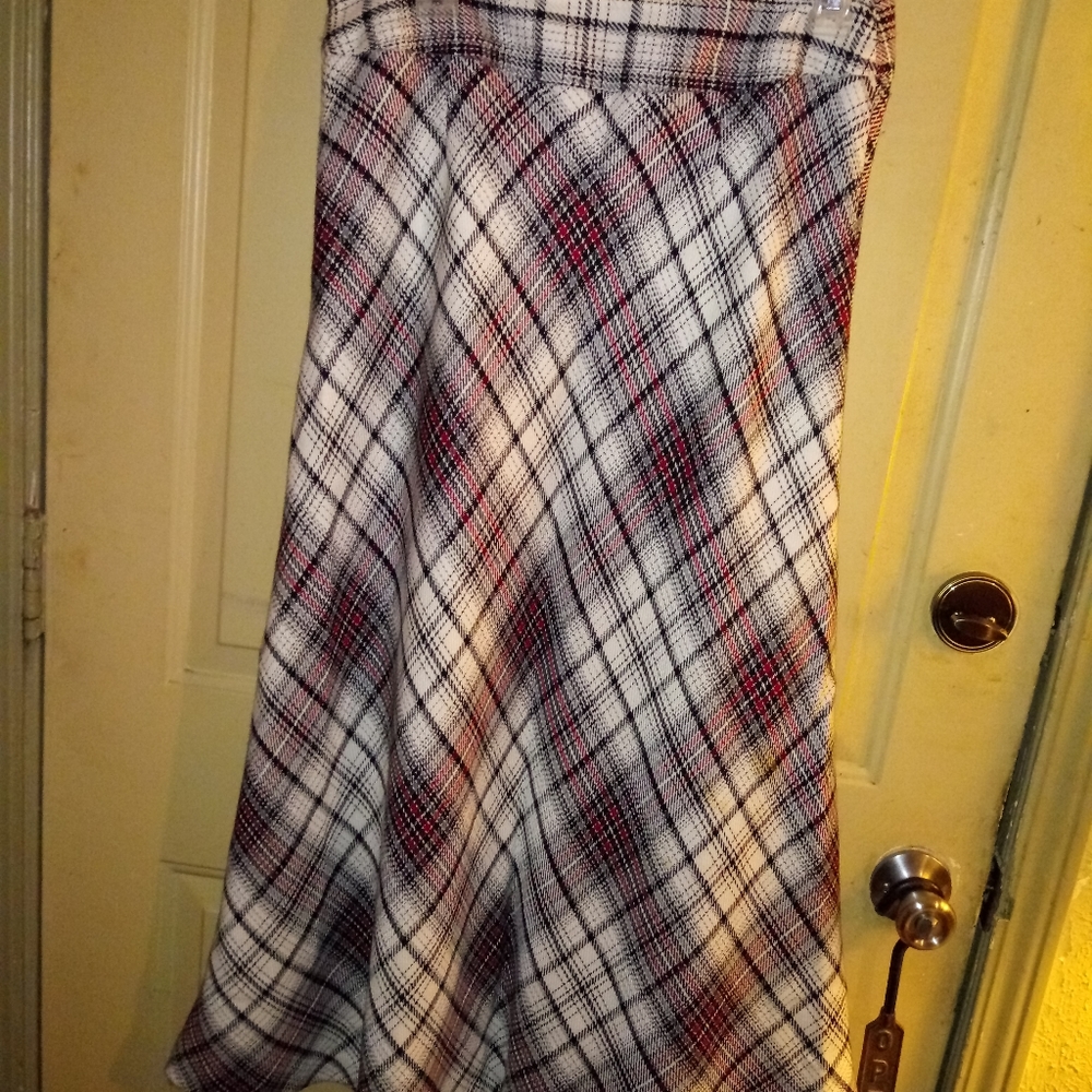 East 5th Plaid Skirt 10
